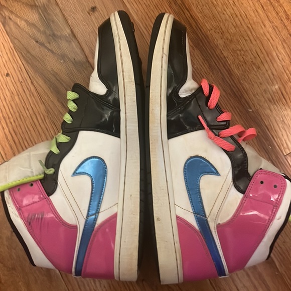 jordan 1s - Picture 4 of 4